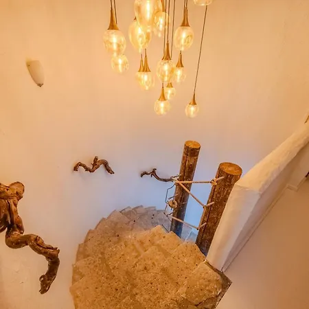 فندق B House