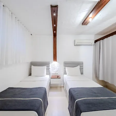 B House فندق ألاتشاتي
