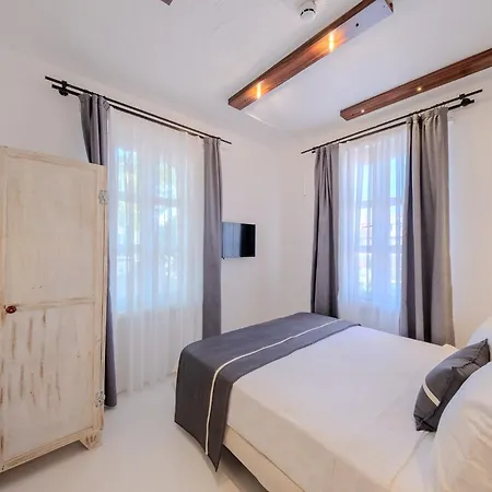 فندق B House ألاتشاتي