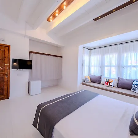 B House فندق